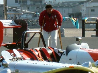 この状態でツーリングに行く根性がすごい