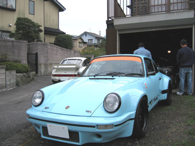 いかにも不良中年の乗る車やねえ