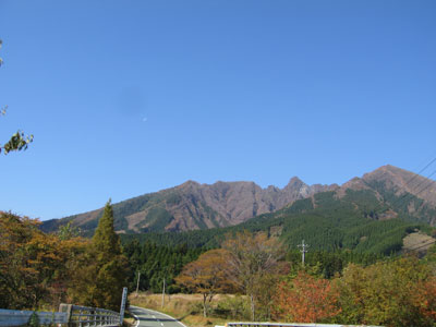 南郷谷側からの根子岳