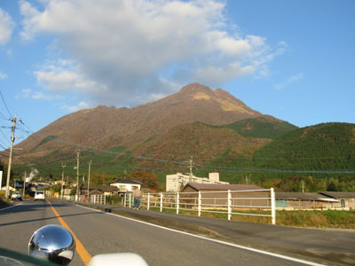 由布岳ももうすぐ冬支度