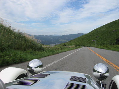 遠くに見えているのは万年山