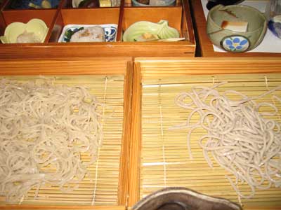 右の十割はかｒなり食べたあとだった(^。^)
